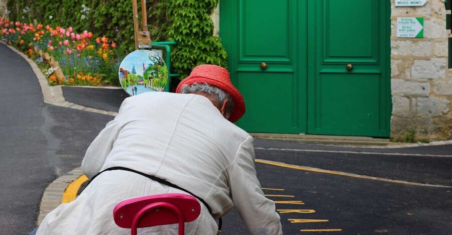 Giverny Village Walking Tour & Skip-the-Line to Monet Garden - What you get in 1–2 hours: village context plus Monet priority access