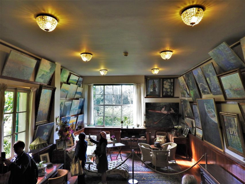 Giverny Village Walking Tour & Skip-the-Line to Monet Garden - Japanese Bridge and the water lily pond: pacing is the point