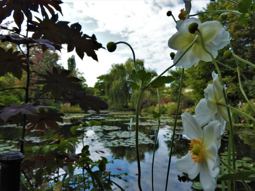 Giverny Village Walking Tour & Skip-the-Line to Monet Garden - Flower gardens and Monet’s home: what you’ll notice once someone explains it