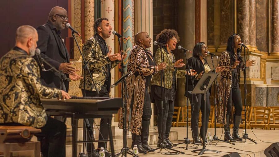 GOSPEL HELIOS - Dominique Magloire and the Helios Gospel Choir: A Leader With Range