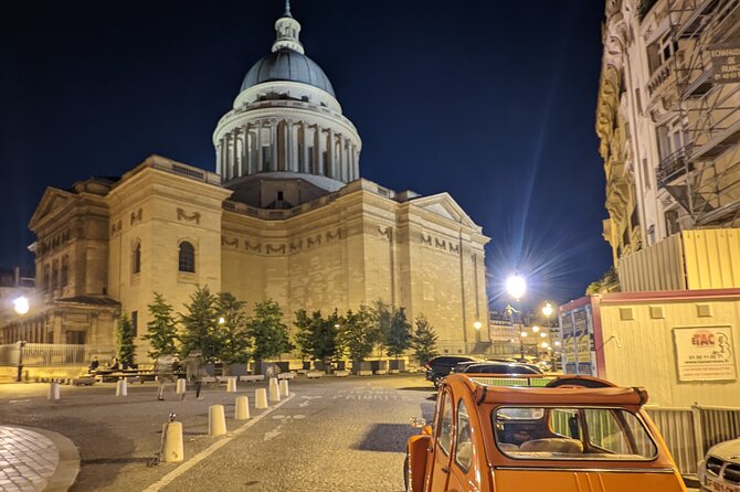 Guided and Private Tour of 3 hours through Paris aboard a Citroën 2cv - Stop 3: Notre-Dame quick photo stop