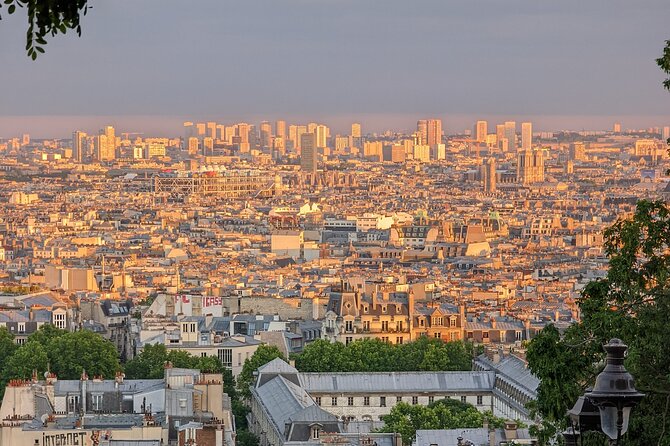 Guided and Private Tour of 3 hours through Paris aboard a Citroën 2cv - Stop 5: Champs-Élysées drive to Arc de Triomphe and Concorde