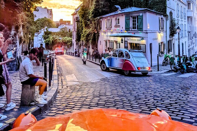 Guided and Private Tour of 3 hours through Paris aboard a Citroën 2cv - Stop 1: Eiffel Tower and Invalides area photo moments
