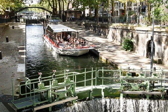 Guided Cruise The Old Paris on Canal Saint Martin - Écluse du Temple: the slow lock rhythm that makes the cruise worth it