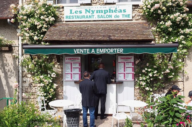 Guided tour Monet's house and gardens/small group - Expert guidance that connects life, Impressionism, and plants