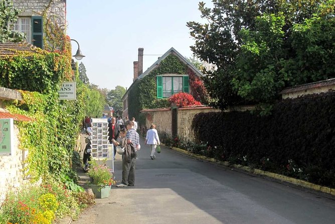 Guided tour Monet's house and gardens/small group - Meeting at Les Nymphéas: find it fast, don’t overthink the map