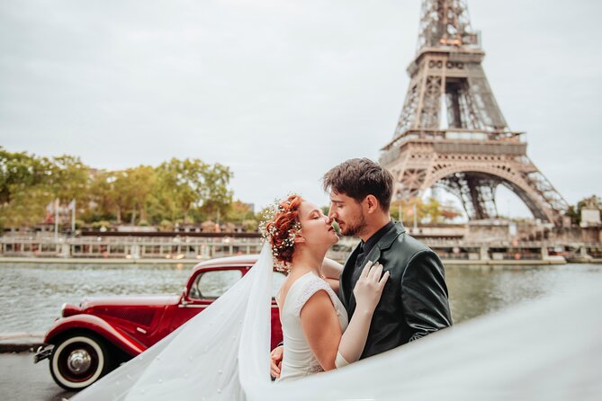 Guided tour of Paris in Citroën Traction Avant or DS 21 - Arc de Triomphe and Eiffel Tower: The Fastest Way to Get That Big-Paris Feeling
