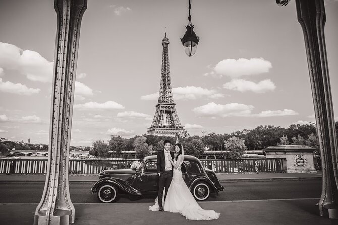 Guided tour of Paris in Citroën Traction Avant or DS 21 - The Seine Corridor Moments: Bridges, Palaces, and Opera Views