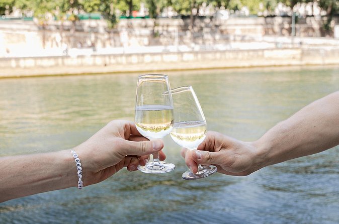 Hidden Paris and Wine Class : A Walking Tour - Group size, language, and how to plan your transport