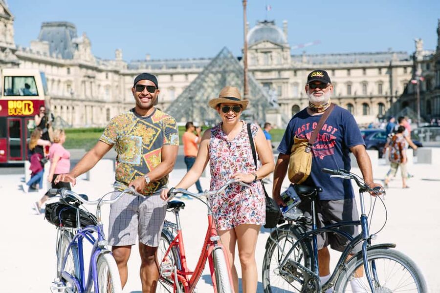 Highlights of Paris Bike Tour in English or Dutch - Eiffel Tower finale: how to end strong