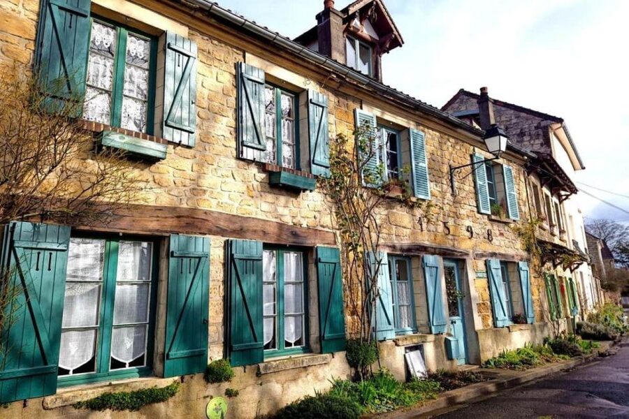 Hiking Adventure in Van Gogh's footsteps (6 miles walk) - Gare du Nord to Pontoise: the train ride that sets the tone