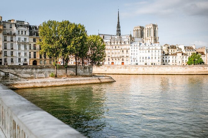 Historic Heart of Paris: Île de la Cité Walking Tour - Palais de la Cité and Sainte-Chapelle: where the glass makes sense