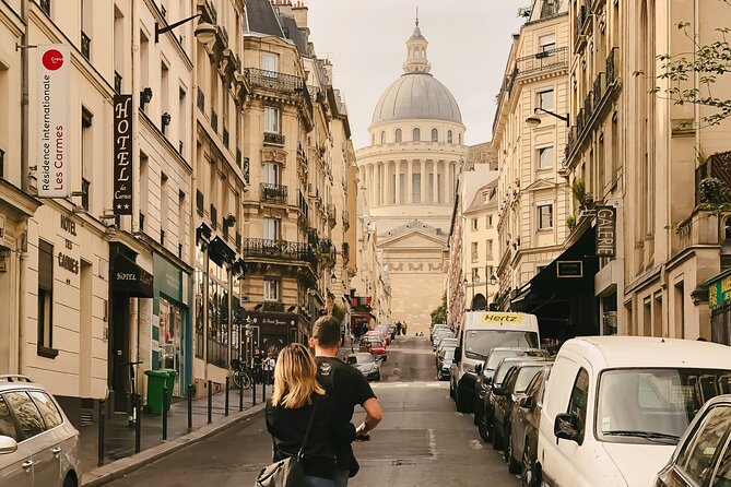 Historic Left Bank Walking Tour in Paris - Square René Viviani and the Notre-Dame viewpoint effect