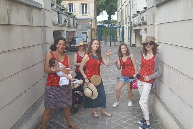 Historical treasure hunt in the city of Versailles - The story setup: eight suspects and a ticking clock
