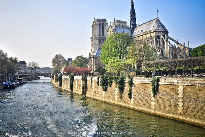 Île de la Cité Private 2h Tour with Latin Quarter & Seine River - Quartier Latin on foot: gothic churches, Shakespeare and Co, and Lost Generation vibes