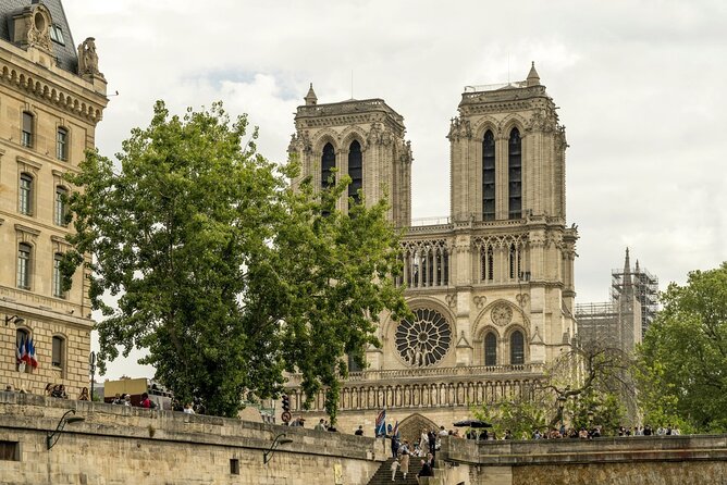 Ile de la Cite Walking Tour with Crypt Access - Key points to know before you go