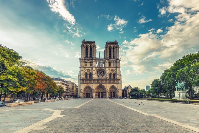 Ile de la Cite Walking Tour with Crypt Access - Why Île de la Cité is worth a guided walk (even if you love Paris on your own)