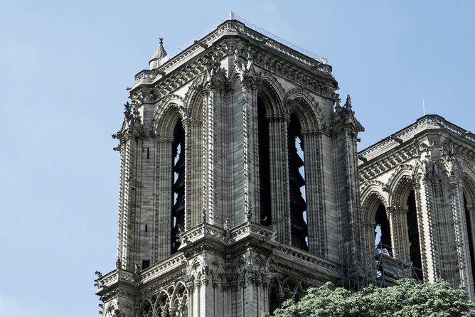 Ile de la Cite Walking Tour with Crypt Access - Entering the Archeological Crypt of Île de la Cité: a smart time-saver