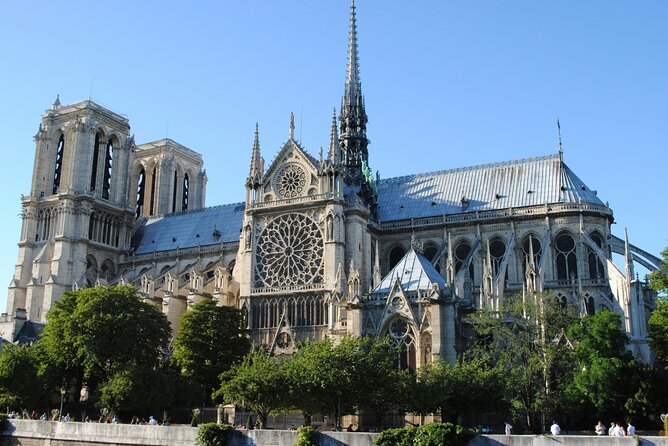 Ile de la Cite Walking Tour with Crypt Access - Who should book this tour (and who might want something else)