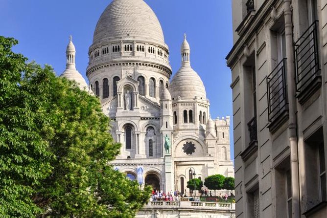 Impressionist Paris: d'Orsay & Montmartre Exclusive Guided Tour - Private car to Montmartre: buying back time (and energy)