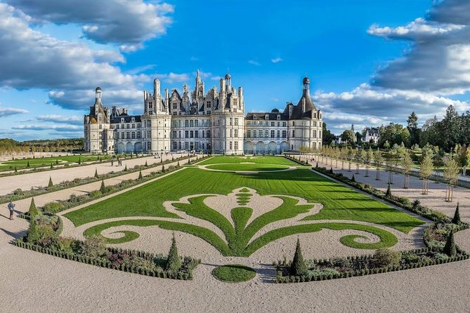 Incredible Loire castles tour with lunch and a vineyard visit - Chateau de Chenonceau: the castle built over the river Cher