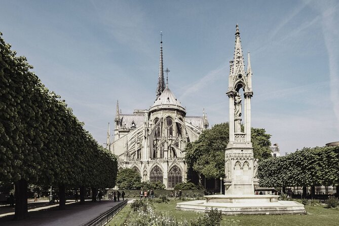 Inside Notre Dame Tour with Small Group City Stroll - Ile de la Cité stroll: cobblestones, philosophers, and a fast mental map