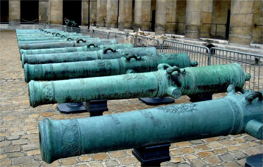 Invalides Dome Napoleon's Tomb - Guided Tour up to 8 guests - How the Dome and the tour route shape the tone of WWII stories