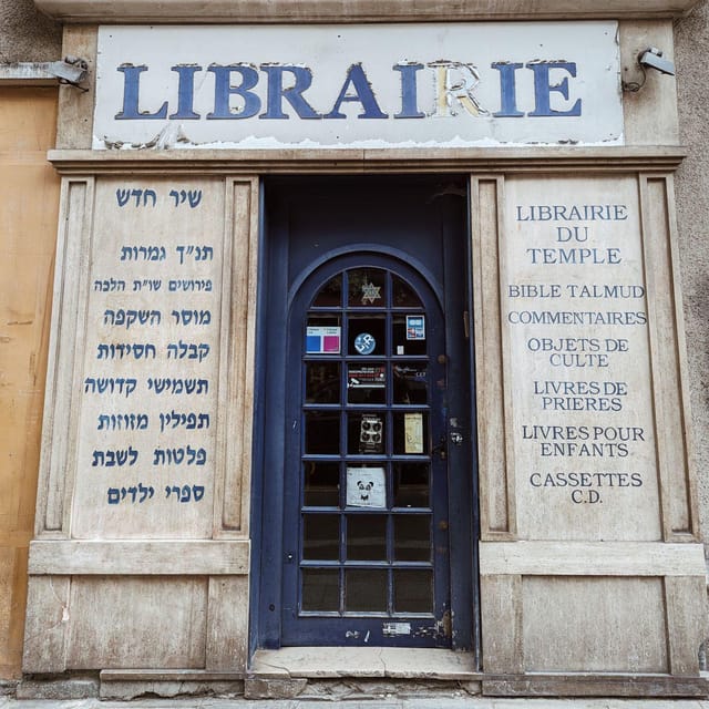 Jewish Marais - Yiddish world : Walking tour and pastries - Rue des Rosiers: community life you can see today