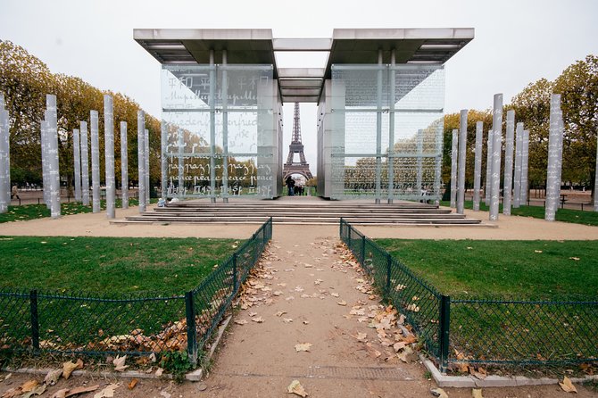 Kickstart Paris Private Tour. City Highlights for Newcomers - Louvre Museum: how to see the world-class museum without overspending time