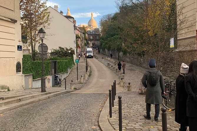 -Kids friendly- Eat, play, love Montmartre: 3H Walking Food Tour - Vigne du Clos Montmartre: the oldest urban vineyard moment
