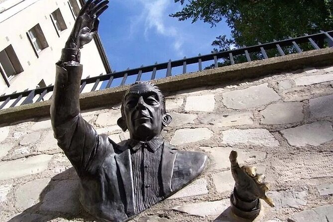 Le Grand Tour - Half Day Walking Tour: all the main sites! - Montmartre’s opening act: Sacré-Cœur, Place du Tertre, and the last vineyard