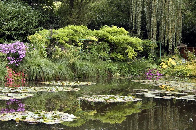 Le Havre Shore Excursion: Private Tour of Giverny, Rouen and Honfleur - Giverny at Fondation Claude Monet: house, Japanese bridge, and water lilies
