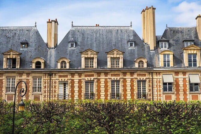 Le Marais Guided Tour and Discover Paris's Trendiest Areas - Rue François Miron: Half-Timbered Street Where Time Slows