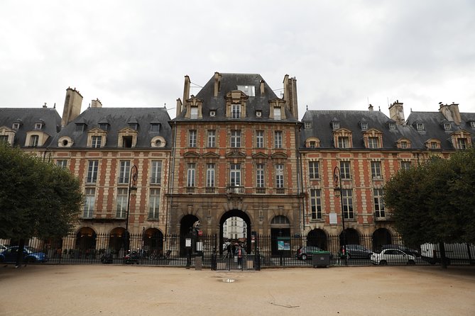 Le Marais Private Walking Tour - Rue des Rosiers and the Pletzel Story in the Street Names