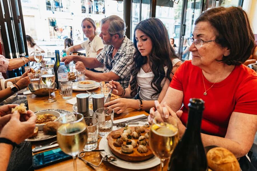 Le Marais Walking Food Tour with Cheese, Wine & Pastries - The restaurant stop: turning snacks into a proper pause