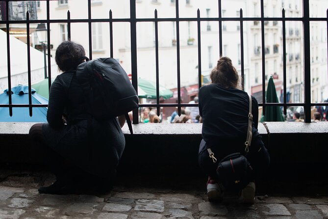 Learn the art of street photography in the heart of Montmartre! - Gear and comfort: what to bring for an easy two-hour shoot