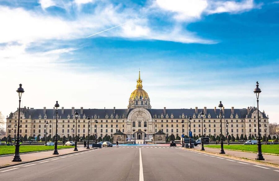 Les Invalides: Napoleon's Tomb & Army Museum Entry - Digital Battle Experiences and Temporary Exhibitions