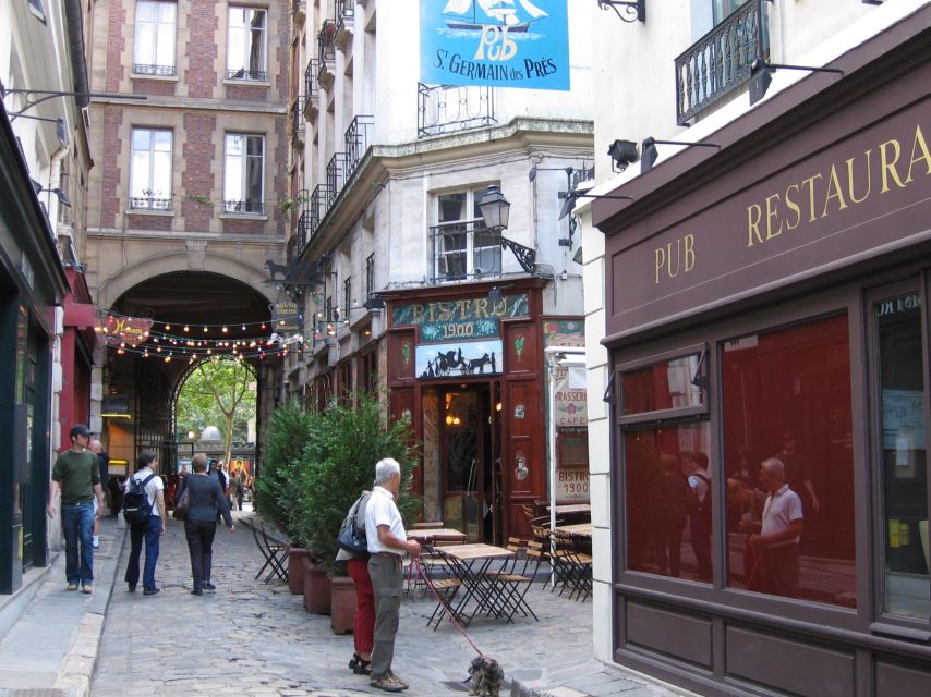 Lifestyle Tour of Saint-Germain-des-Prés - Meeting at the Church Portal and getting your bearings