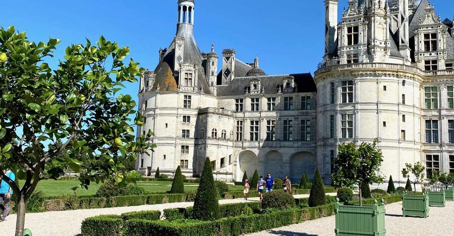 Live Guided Chenonceau, Chambord, Amboise Castles from Paris - Who should book this Loire Valley trip (and who might not)