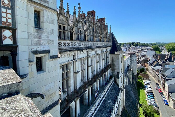 Live Guided Chenonceau, Chambord, Amboise Castles trip from Paris - Chambord: Francis I, 440 rooms, and the double-spiral staircase