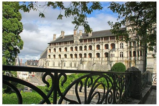 Loire Valley 2 Days private tour all inclusive from Paris with train tickets - Pacing: why the “right amount of time” matters for castles