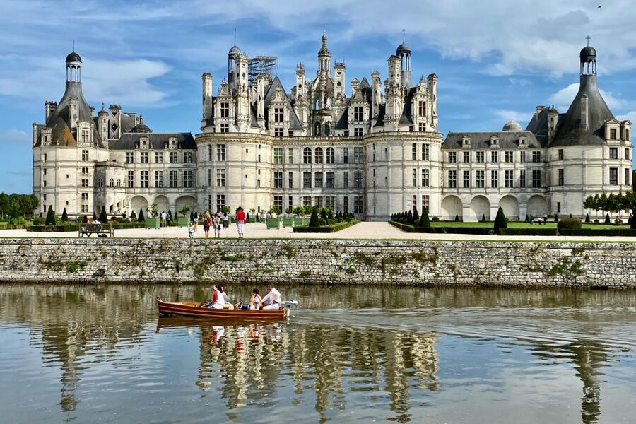Loire Valley Castles: Chenonceau, Amboise & Da Vinci Trip - Small-group max 7: why the day feels calmer