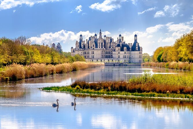 Loire Valley Castles Day Trip from Paris with Complementary Wine - Guide quality varies: who can make or break the vibe