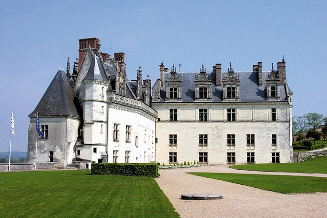 Loire Valley Castles Small-Group Day Trip from Paris - Château de Chambord: Renaissance Wonder, Parkland Size, and Stairs