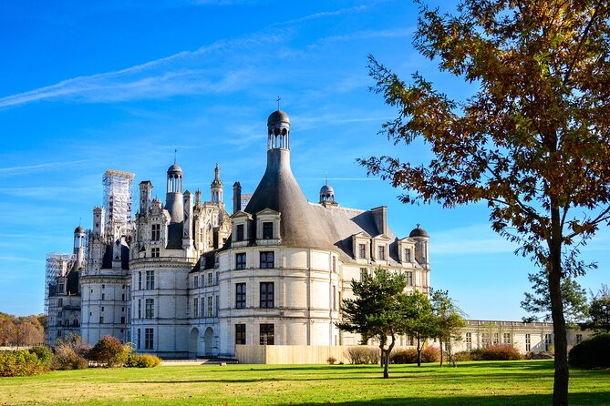 Loire Valley - Chambord Castle - DayTrip from Paris - Château de Chambord: France’s huge Renaissance hunting lodge