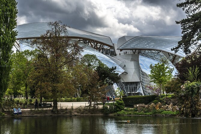 Louis Vuitton Foundation Exterior Walking Tour and Premium Entry - Meeting point and ending: what to expect on the ground