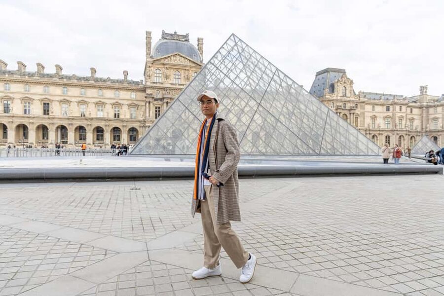 Louvre area photo shoot by Paris photographer - What you actually get: 200+ original high-res JPEGs