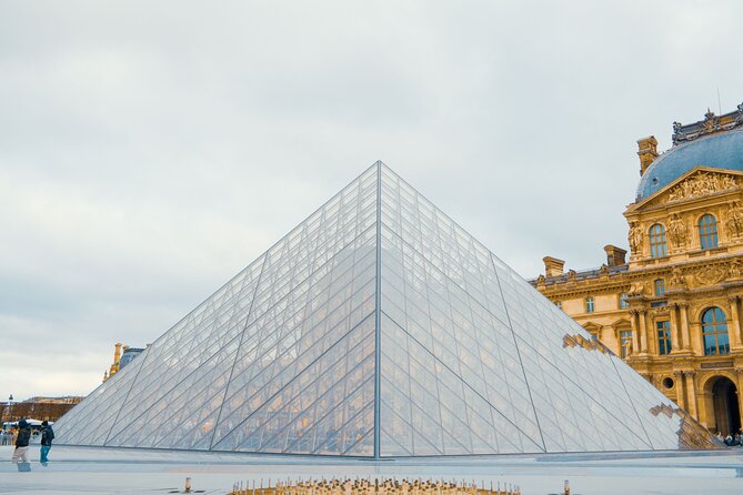 Louvre Art and Mysteries: Guided Experience for 6-people Max - The meeting point at Palais Royal: don’t wing it