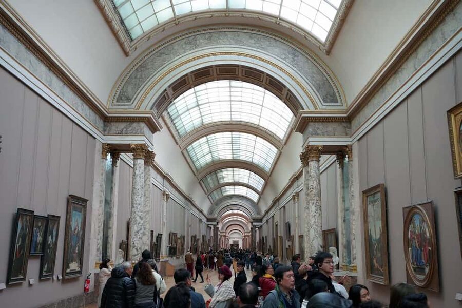 Louvre Guided Tour: Masterpieces - Main entrance and glass-and-iron atmosphere: where the tour starts