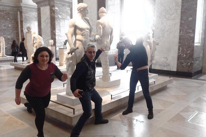 Louvre: Highlights and hidden pearls in MINI groups - Meeting at 8 Pl. du Carrousel: what to expect before you enter